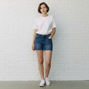 Simply Vera Jean Shorts 6” inseam Size 6 Women’s Distressed EUC